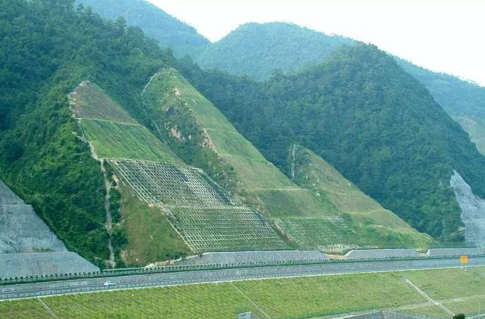 高边坡是多少米